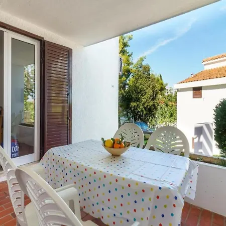Lumbarda Resort Apartments *
