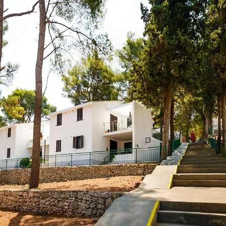 Lumbarda Resort Apartments